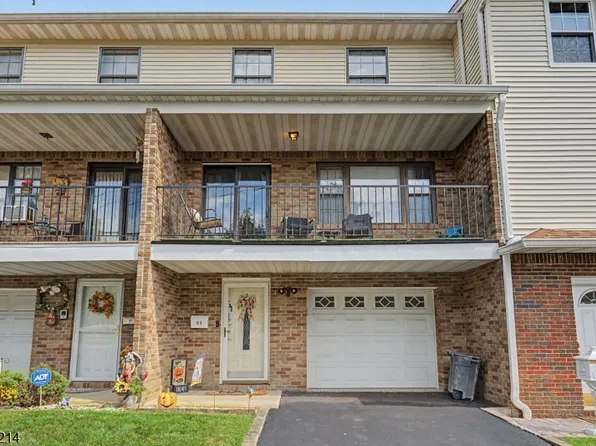 61 Henry St, Elmwood Park Boro, NJ 07407