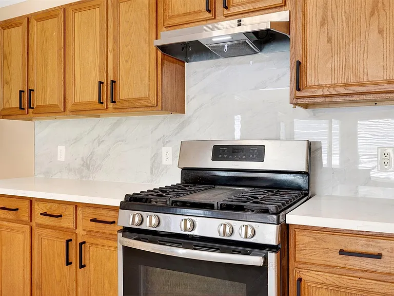 15014 Middle Oaks Blvd — Photo 16
