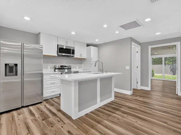 25405 Colmar Ave, Sorrento, FL
