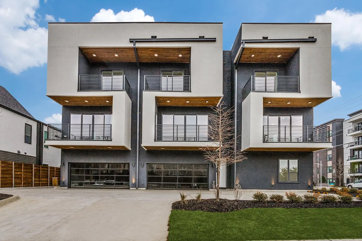 Building Photo - 2714 N Carroll Ave #102