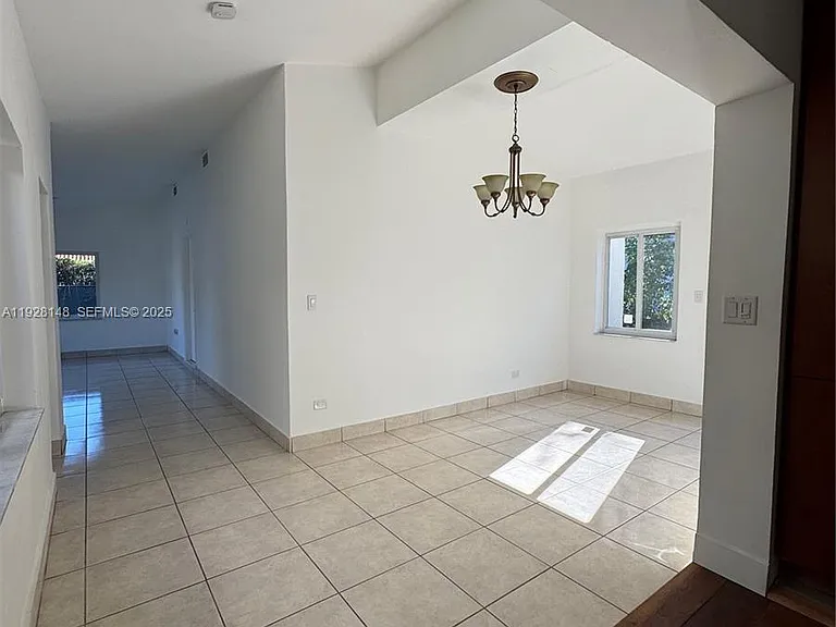 3021 SW 2nd Ave — Photo 10