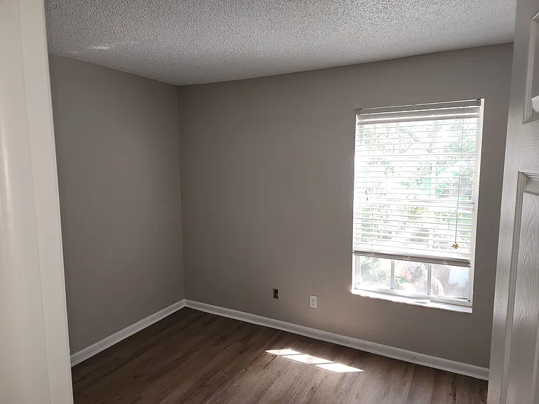11339 Grandville Dr — Photo 6