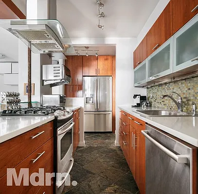 Rented by Mdrn Residential | media 8
