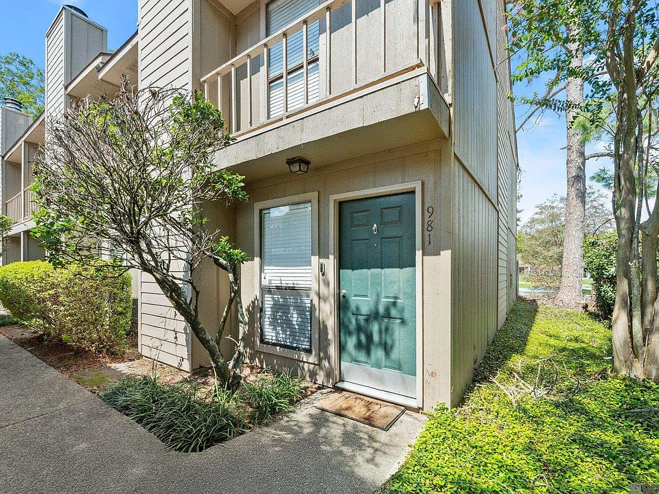 981 Ridgepoint Ct
