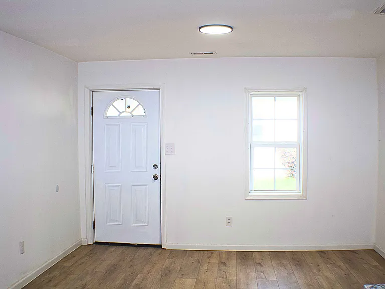 207 Friedheim Rd — Photo 5