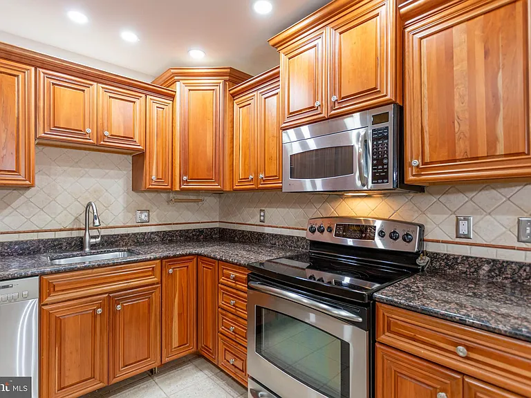22 Stone Manor Ct #22 — Photo 11
