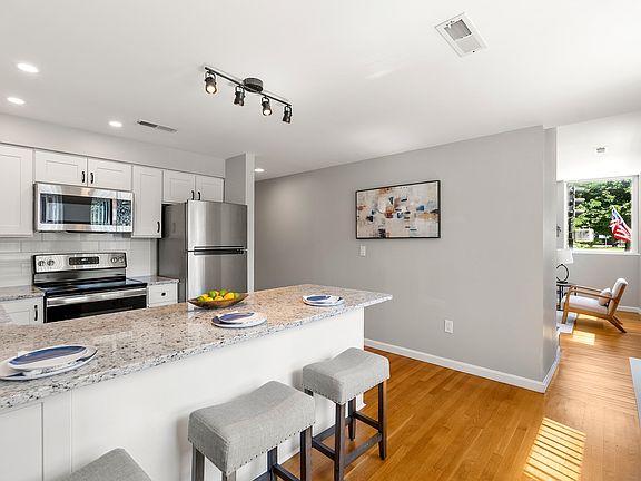 4th image of 356-358 Main St Unit 10