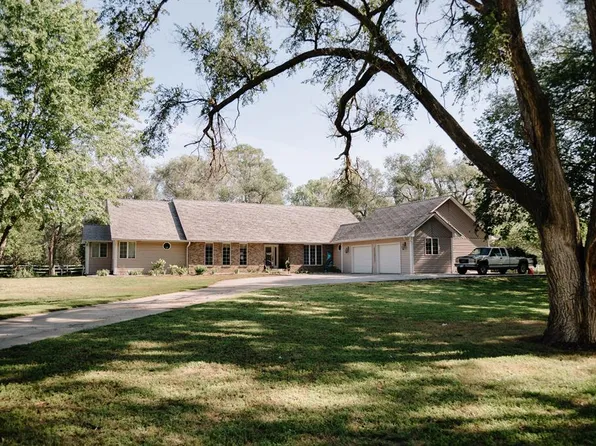 337 Chapman Rd, Chapman, NE 68827
