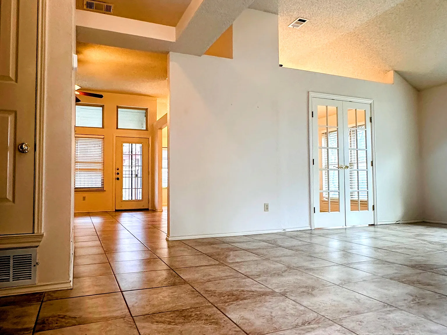 3 bed, 1841 sqft, $3,295 — Photo 4