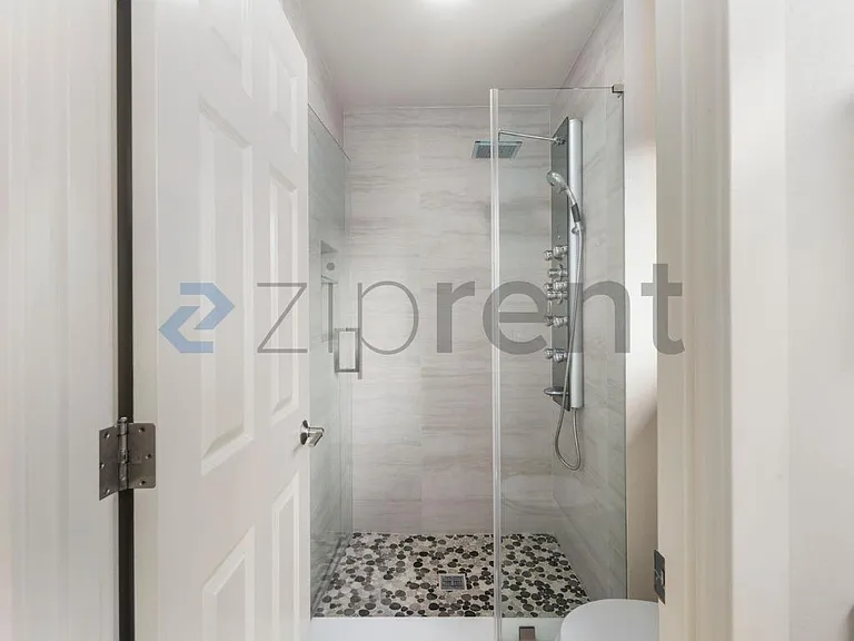 2045 32nd Ave NE — Photo 18