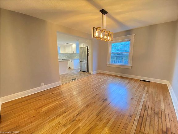 3rd image of 168 Garside Ave N