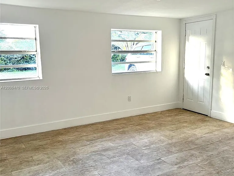 1416 SW 33rd Ct — Photo 6