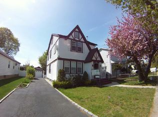 31 Brooklyn Ave, West Hempstead, NY 11552