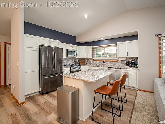 4th image of 9098 Emily Dr