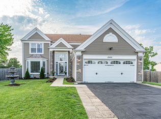 1944 Mission Hills Dr, Elgin, IL 60123