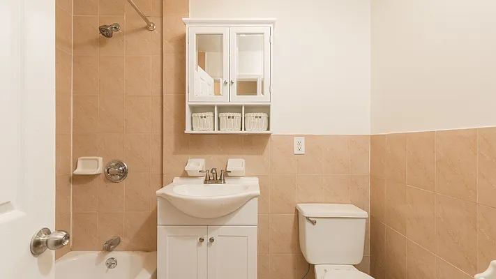 Rented by Nooklyn NYC LLC | media 9