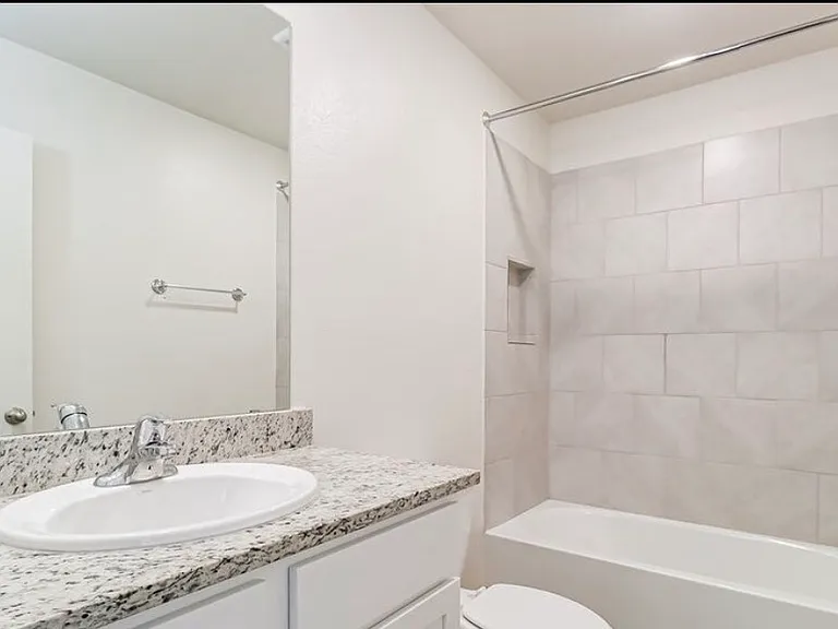 220 Silvercrest Ln — Photo 9