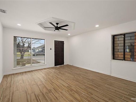 3rd image of 2628 Richmond Ave