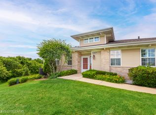 1210 Walnut Glen Dr #9E, Crystal Lake, IL 60014