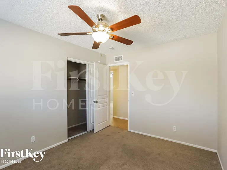402 E Dunbar Dr — Photo 9