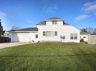 1350 Manitowoc Rd #2B-1BA-750SQFT, Menasha, WI 54952