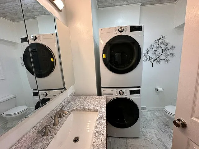 2 bed, 1050 sqft, $2,200 — Photo 2