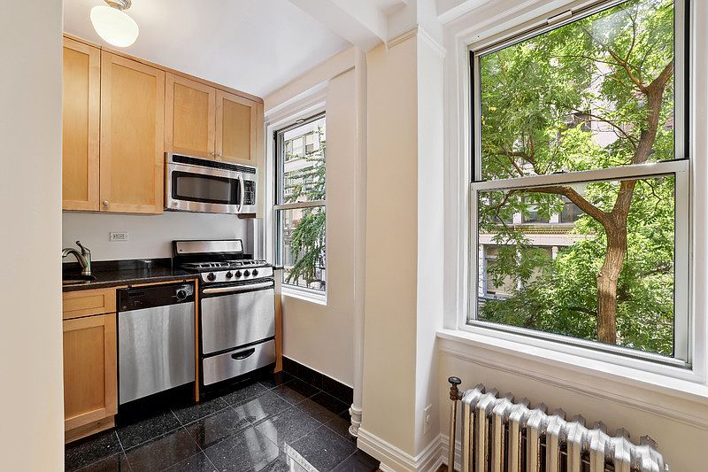 1st image of 25 E 10th St APT 6B