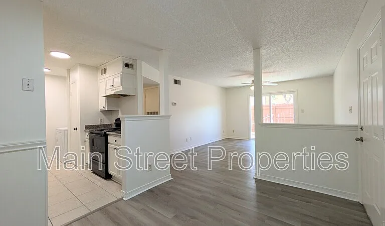 2303 W Michigan Ave #C2 — Photo 8