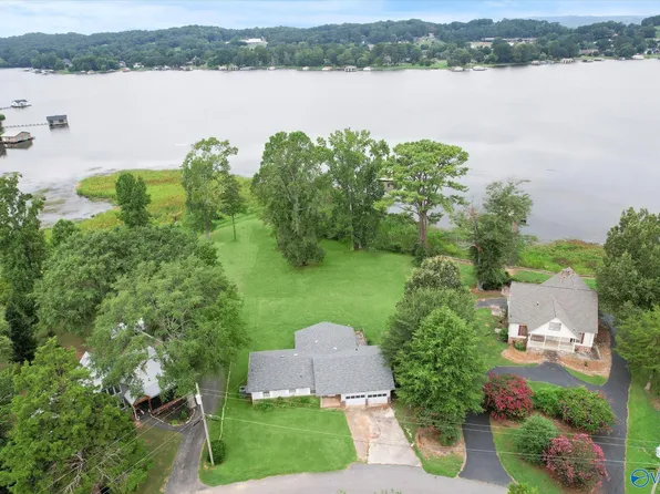 5208 Jefferson Cir, Guntersville, AL 35976