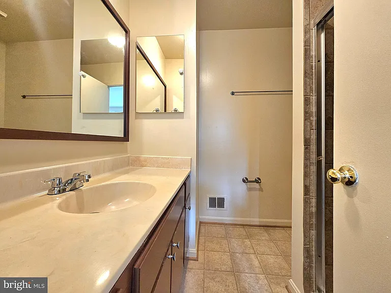 4802 Treasure Ct — Photo 15
