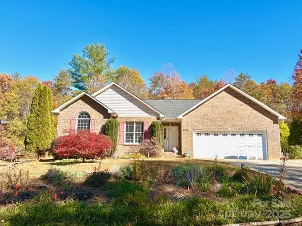 3724 26th Street Dr NE, Hickory, NC 28601