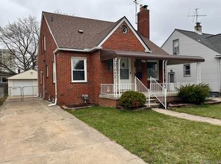 8075 Coolidge Ave, Center Line, MI 48015