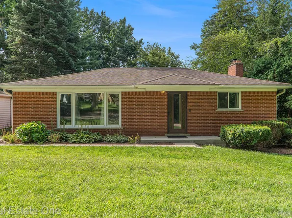 2785 Hillcrest, Wixom, MI 48393