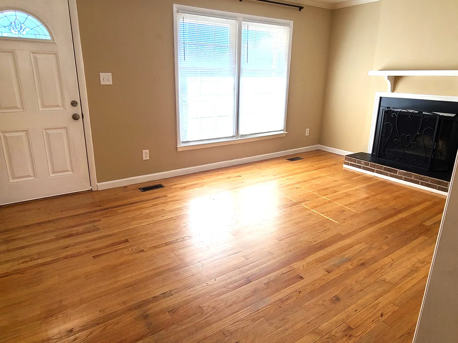 3 bed, 1.5 bath, 1100 sqft, $1,700 — Photo 4