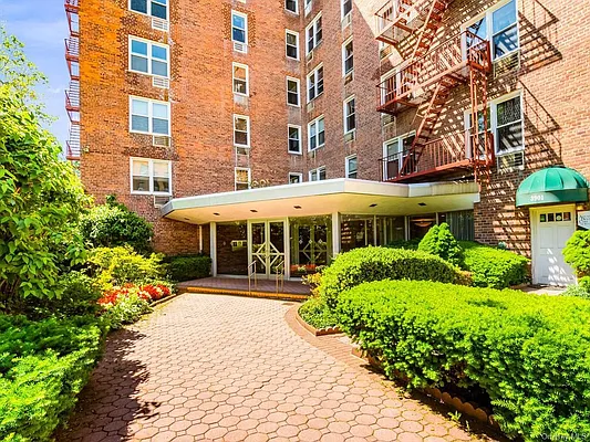 Sold by Re/Max In The City | media 14