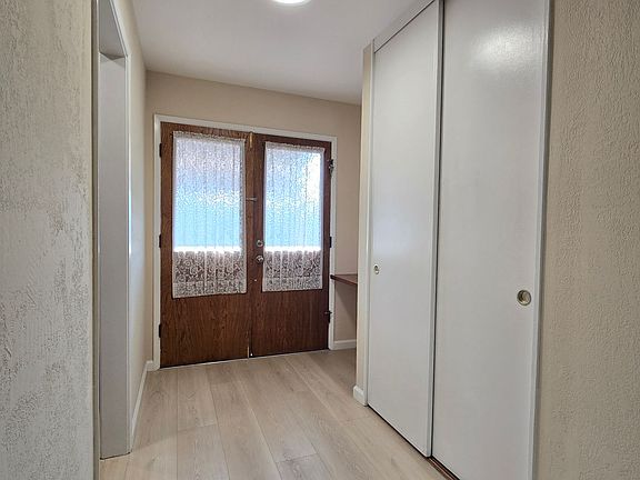 2nd image of 1542 Parkview Ave
