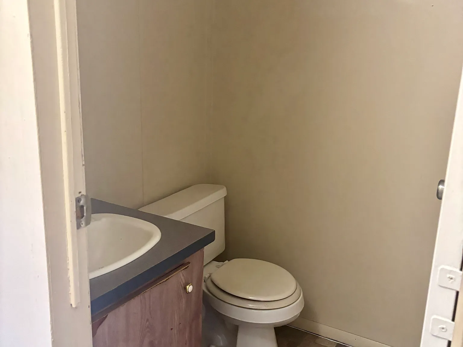 2 bed, 1.5 bath, 980 sqft, $950 — Photo 2