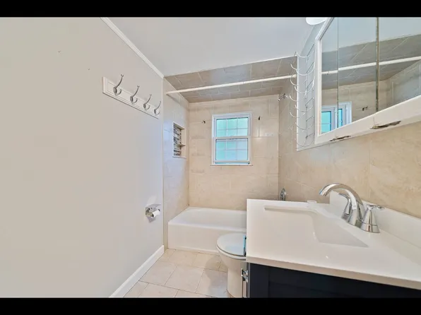 124 S River St APT 1, Marshfield, MA 02050