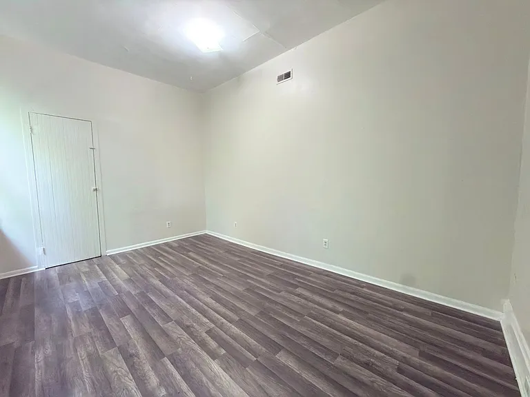 1030 Considine Ave — Photo 6