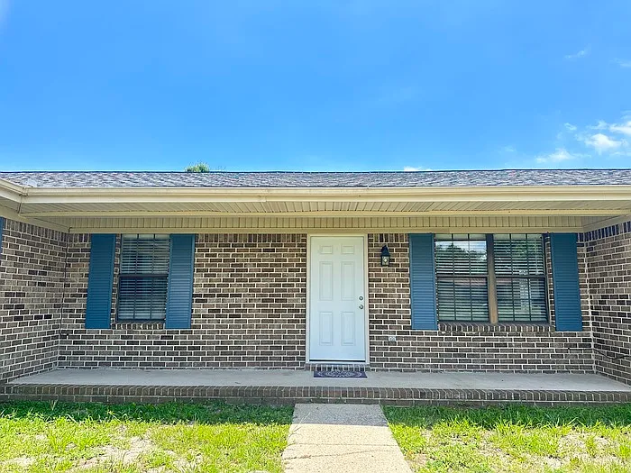 3 bed, 2.0 bath, 1850 sqft, $2,375 — Photo 3