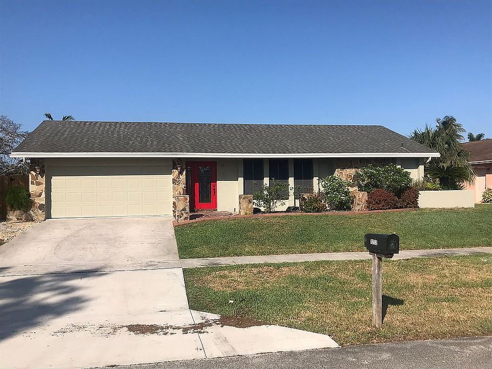 2nd image of 1212 Essex Dr