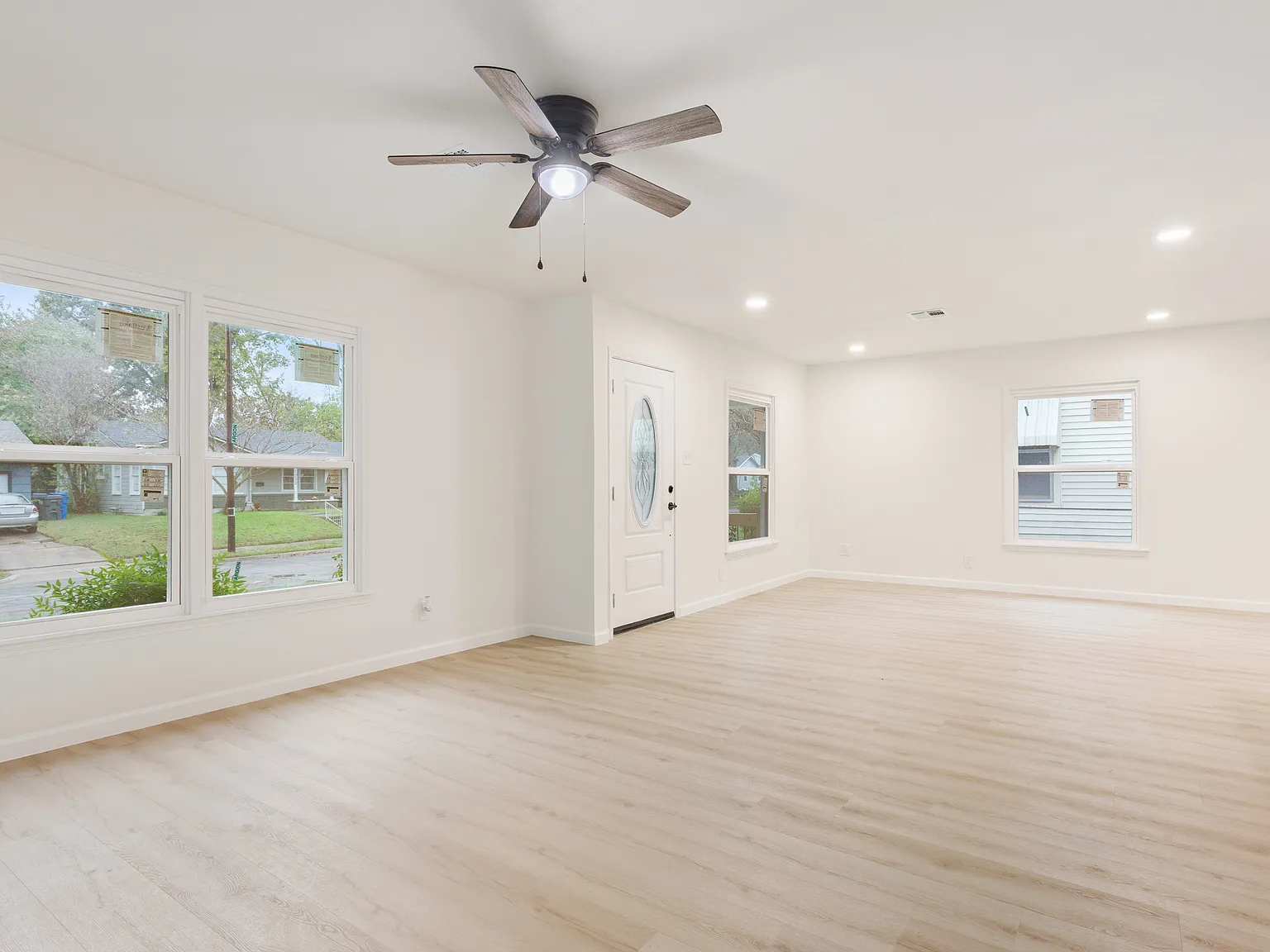 5 bed, 2626 sqft, $2,950 — Photo 4