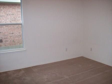 4th image of 940 Wood Brook Dr