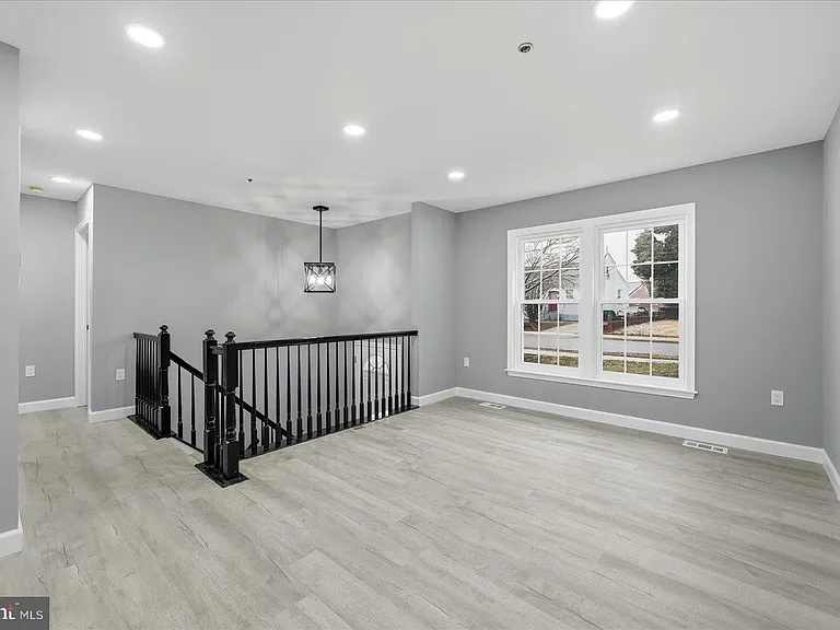 6915 Adel St — Photo 14