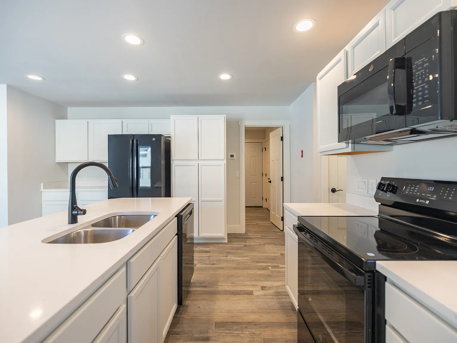 3 bed, 1456 sqft, $2,000 — Photo 4