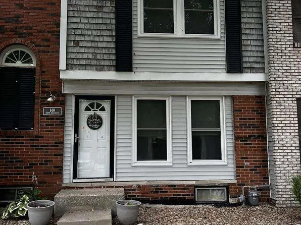 140 S Yorktown Rd, Macomb, IL 61455