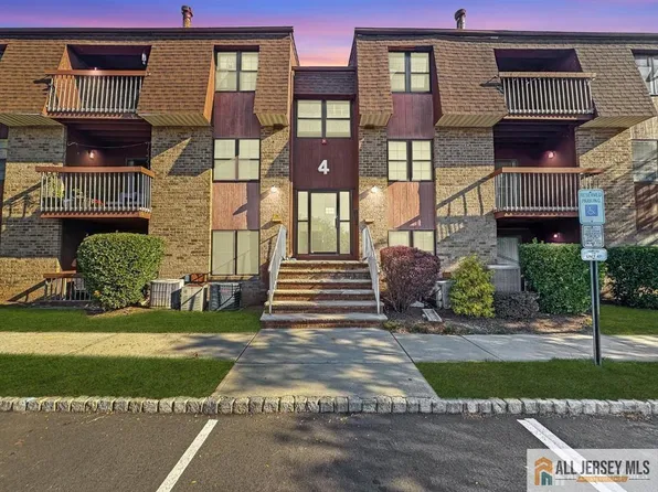 39 Powderhorn Ct #391, Woodbridge, NJ 07095