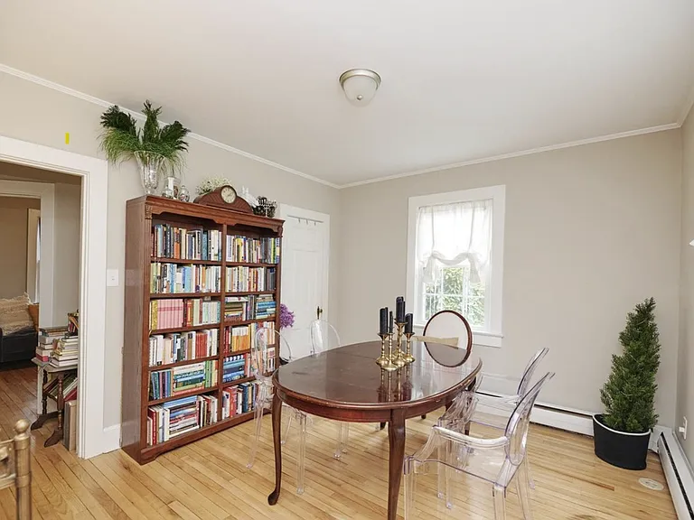 1209 Stafford Ave — Photo 5
