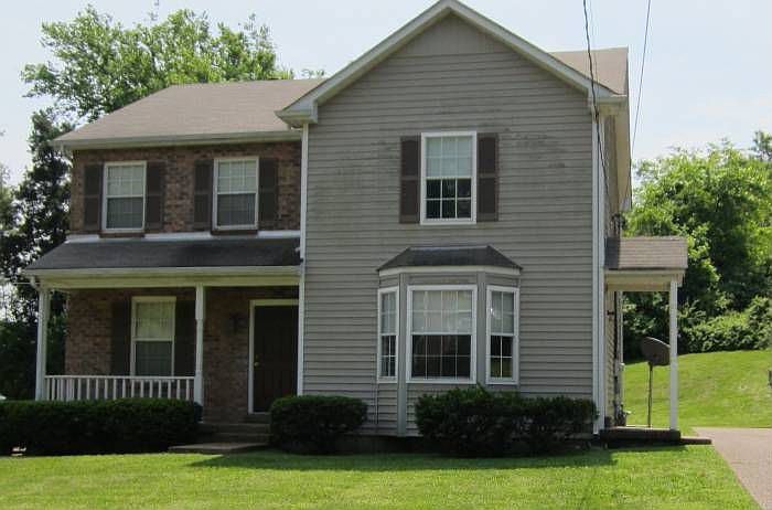 right side w/ bay window