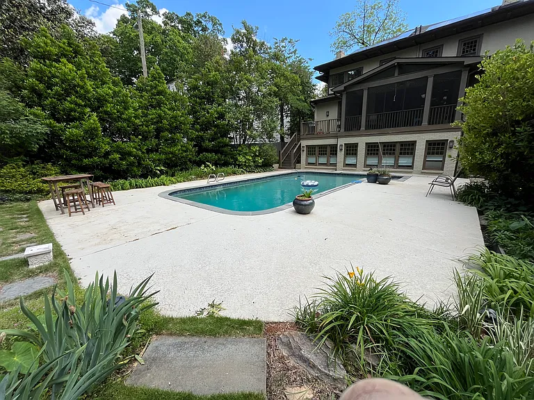 247 The Prado NE #REAR COTTAGE — Photo 10